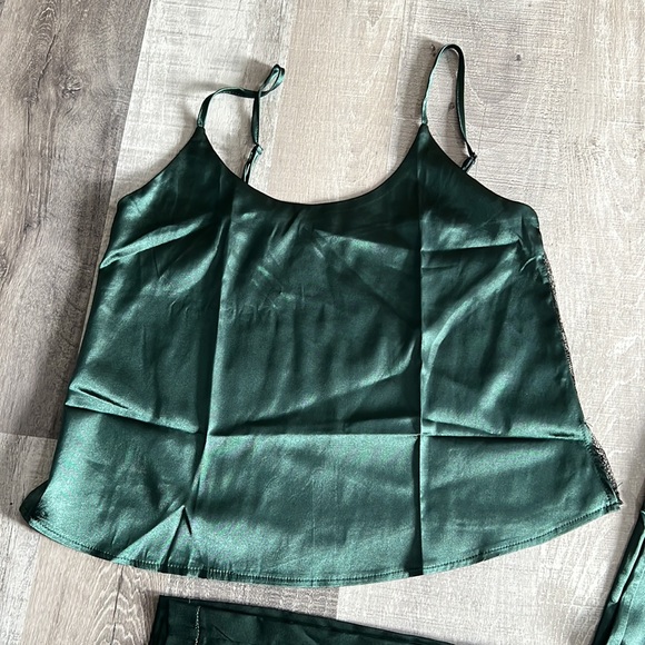 NWOT PAJAMA SET SATIN SPAGHETTI STRAP TOP WITH LONG PANTS NEVER WORN - Picture 5 of 14